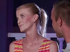 Tüklü pussy yetkin və yeniyetmələr lezbiyen